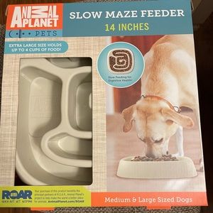NIB slow maze feeder from animal planet size large